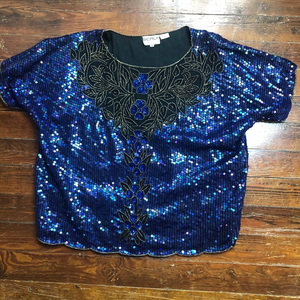 Blue sequined beauty. - 639